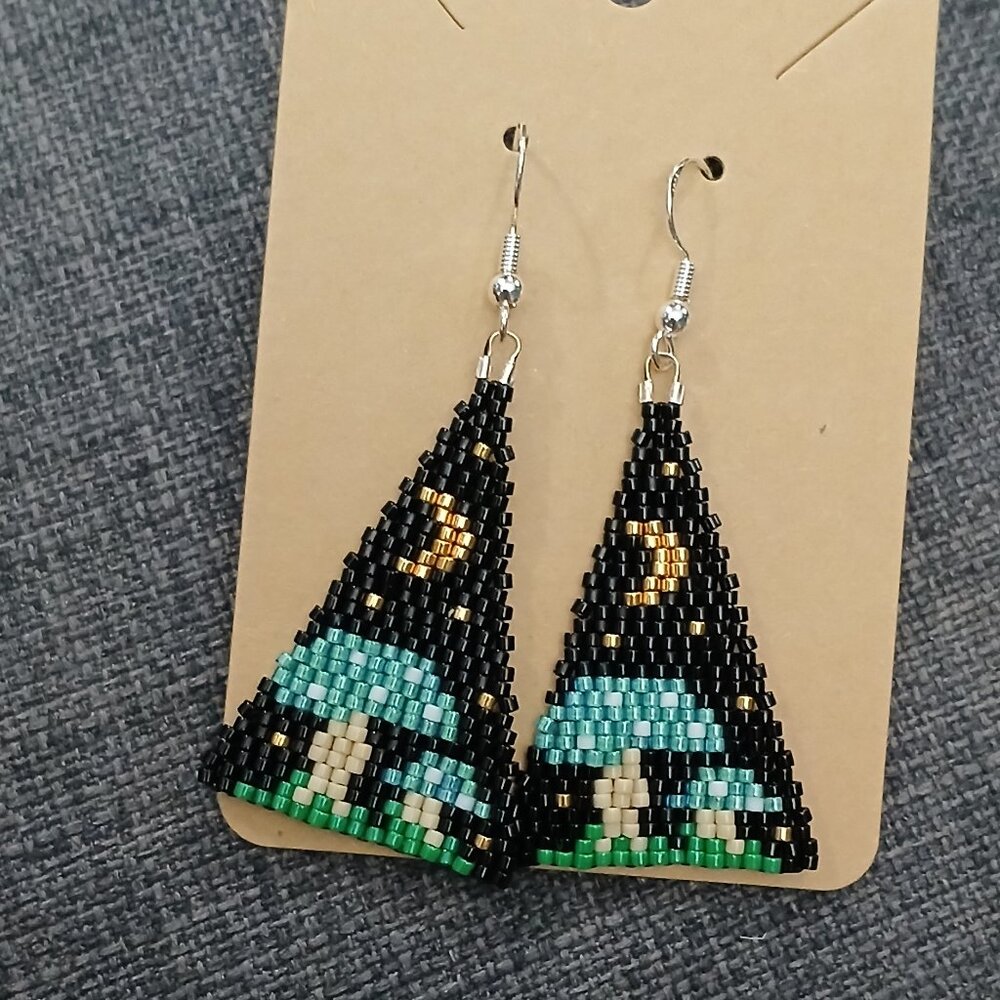 Handmade indigenous beadwork - mushroom earrings